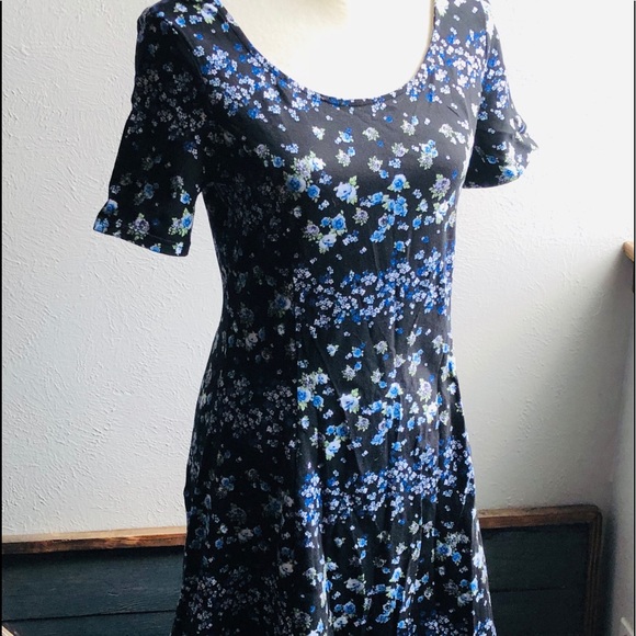 H&M Dresses & Skirts - 💋NWT💋H&M-casual fit and flare dress